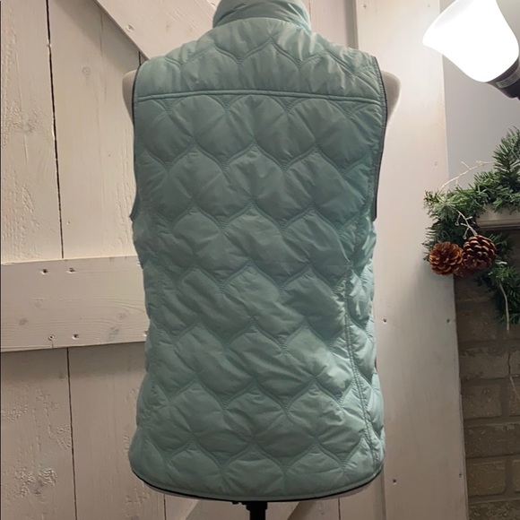 Vineyard Vines Puffer Vest - size small - Picture 2 of 5